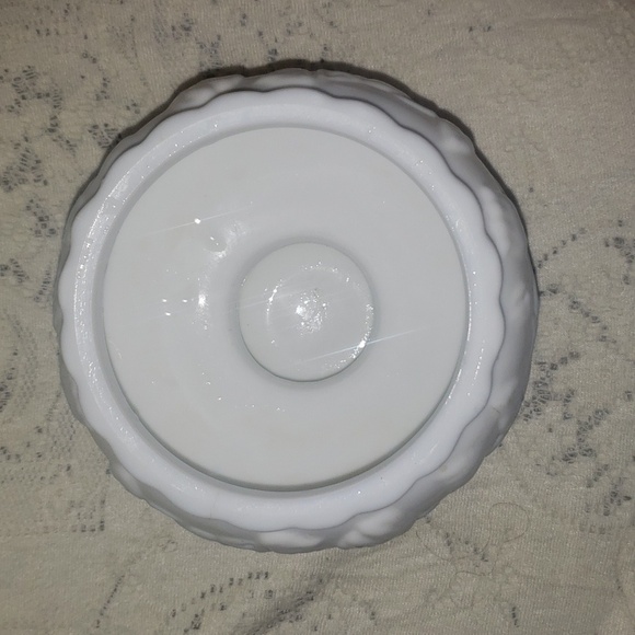 Vintage Floral Vine Pedestal Planter/White Milk Glass Vase - Picture 3 of 6